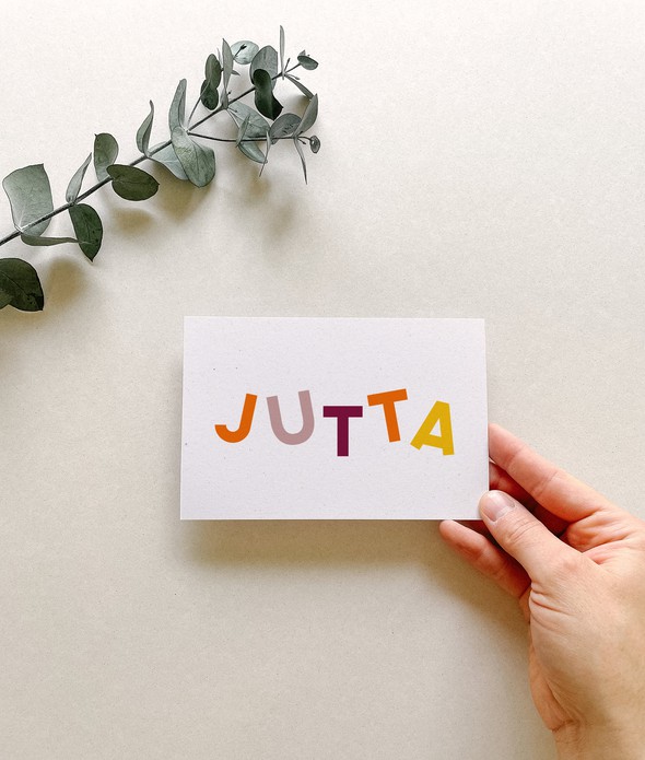 Geboortekaartje kleurrijk met speelse letters • A6 postkaart • JUTTA